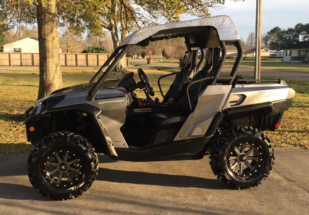 black and silver can-am Commander XT side-by-side