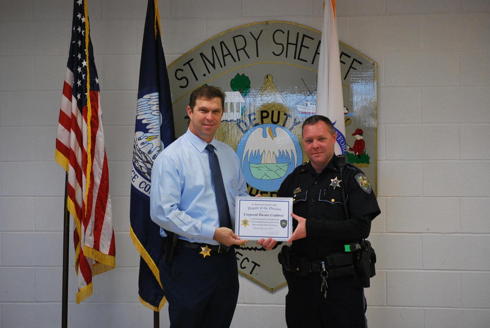 Sheriff Anslum presents Cpl Crabtree with the award certificate