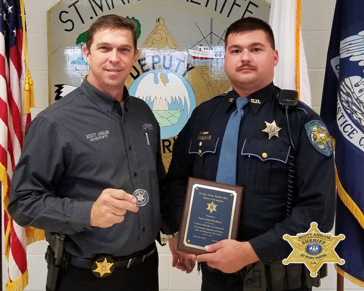 Sheriff Scott Anslum presenting the Quarter Award to Deputy Ricky Barrilleaux